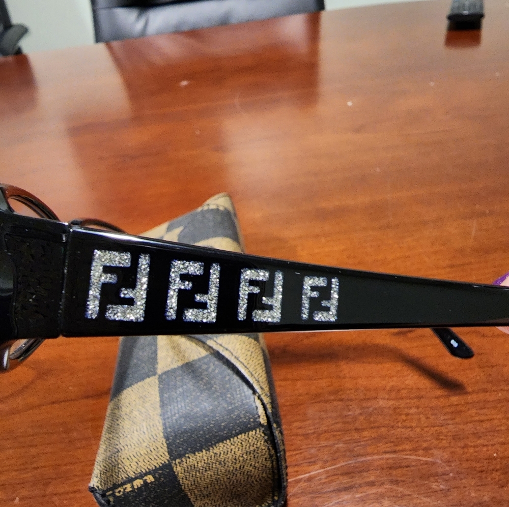 Fendi Eyeglass Frame F893 - Picture 3 of 6